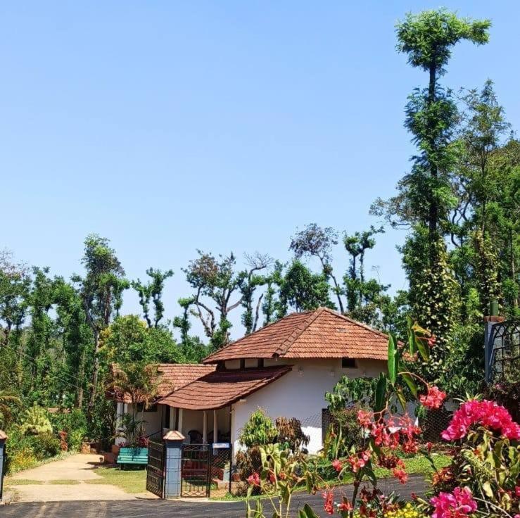 Emerald Castle Villa Madikeri Εξωτερικό φωτογραφία